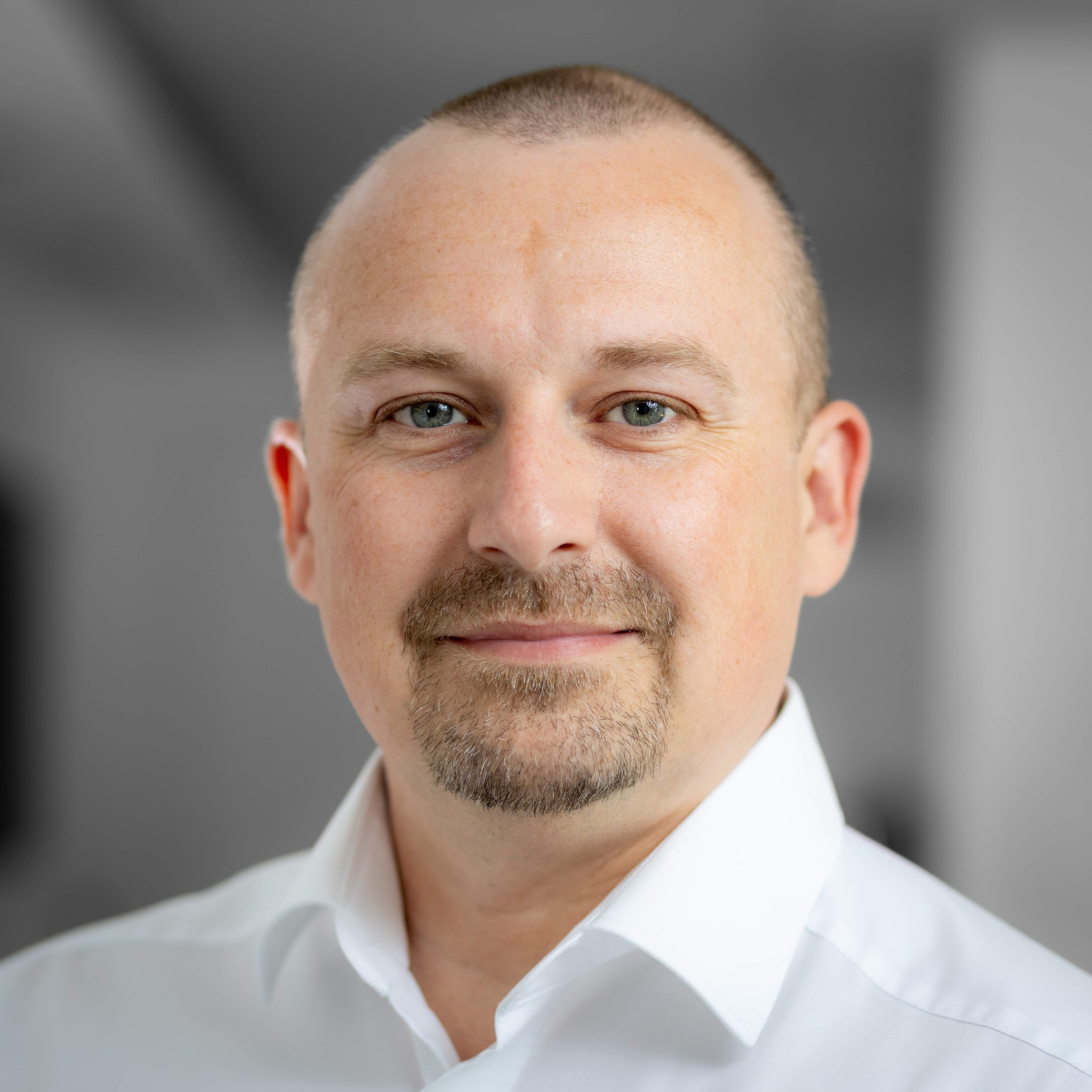 DR. PATRICK WEBER